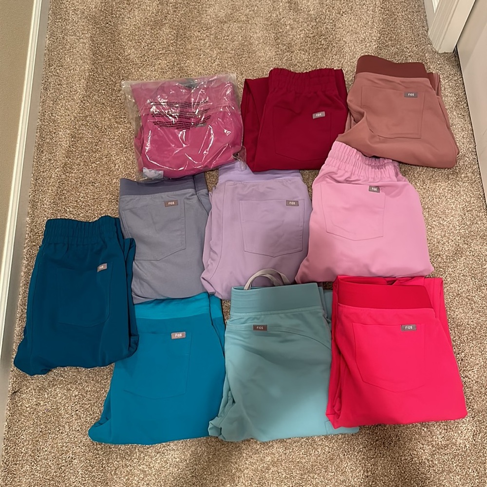 10 pairs of Figs scrub pants bundled for sale in size small Petite